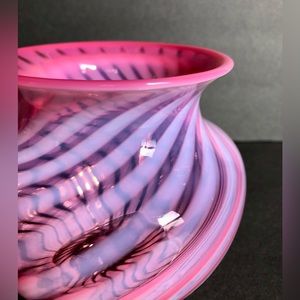 Fenton VTG 50s Cranberry Pink & white Opalescent swirl vase 5" h.